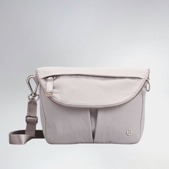 CUTE! Lululemon All Night Festival Bag Mini in Chrome - Picture 2 of 8